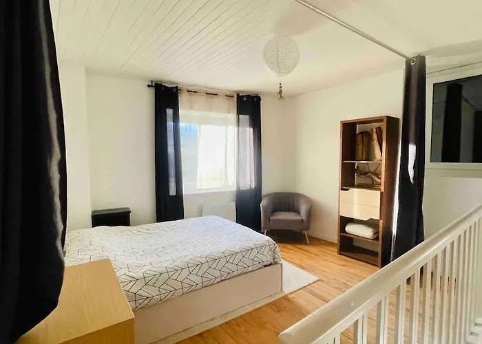 Agreable Maison De Village Avec Balcon