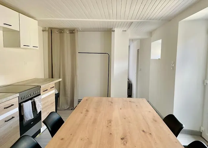 Agreable Maison De Village Avec Balcon