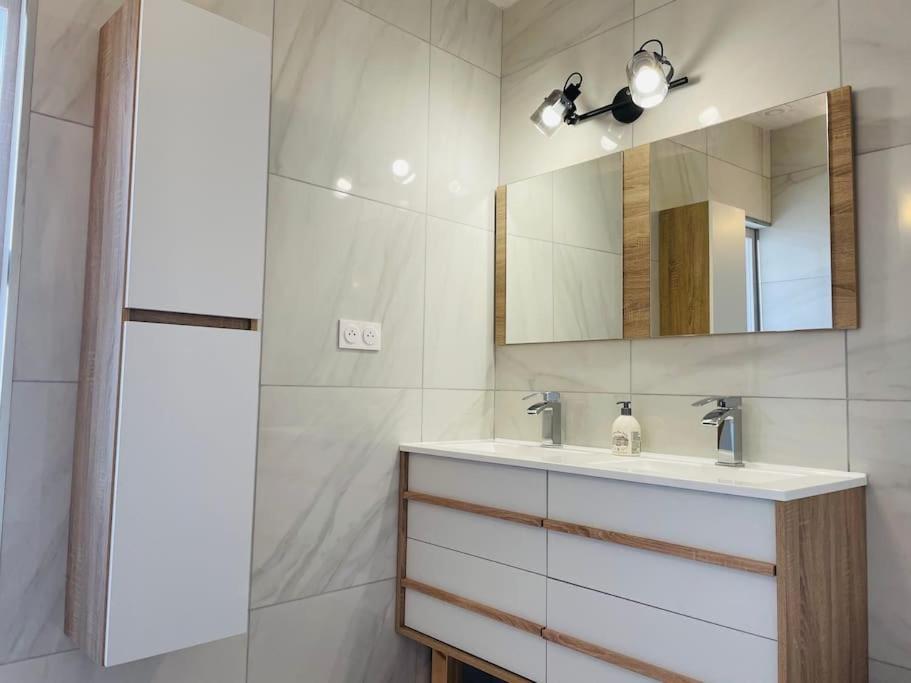 Agreable Maison De Village Avec Balcon Holiday home Roiffieux